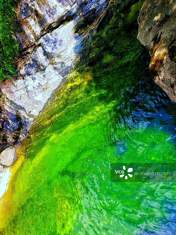 天堂寨白马大峡谷这个里的七彩色与九寨沟类似图片素材