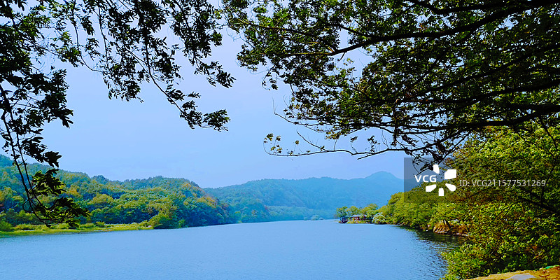 《美丽湖畔》拍摄于安徽省太湖县花亭湖景区。图片素材