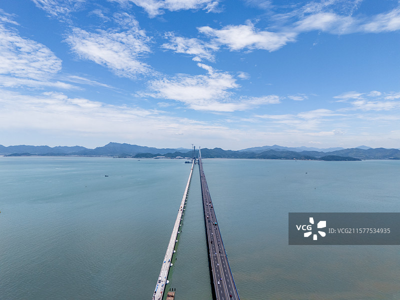 象山自驾两日游：皇城沙滩日落泛蓝光，东门岛蓝调时刻渔船点点，长沙村风车海与海景共舞，石浦古城夜灯映海图片素材
