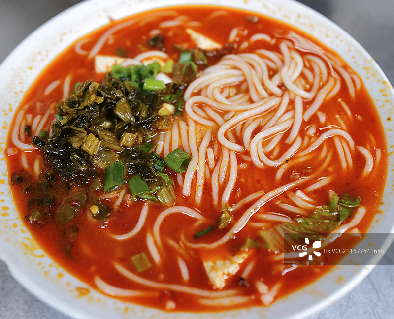 云南丽江特色美食小锅米线（臭豆腐米线）图片素材