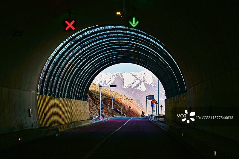 隧道内的风光图片素材