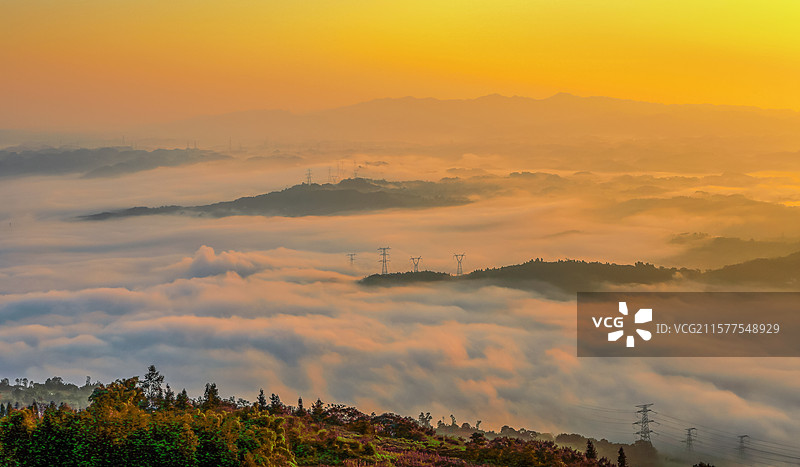 横江古镇晨雾缭绕高山沟壑美景图片素材