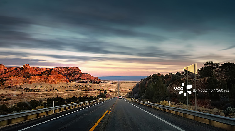 洛杉矶——拉斯维加斯，沿着66号公路前行图片素材