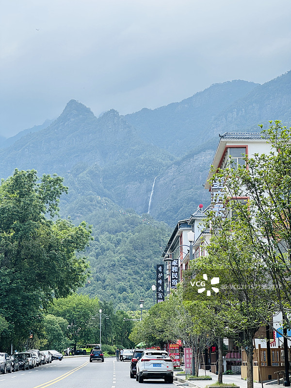 秀峰瀑布图片素材