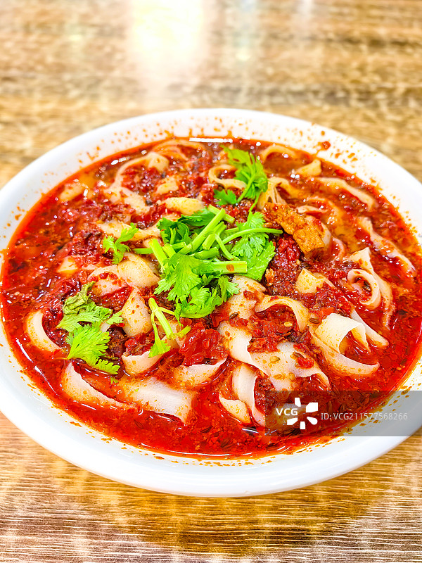 香辣鸡西刀削面特色美食特写图片素材