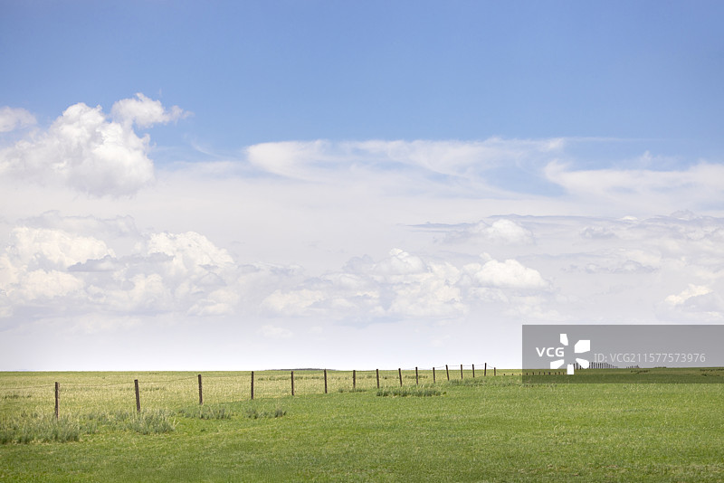 草原上的田园风光图片素材