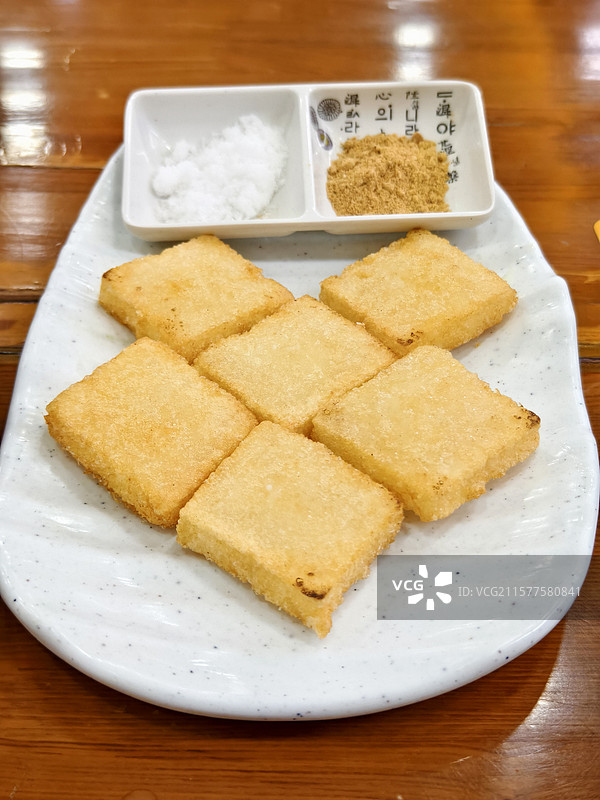 辽宁省丹东市，朝鲜族特色美食煎打糕图片素材