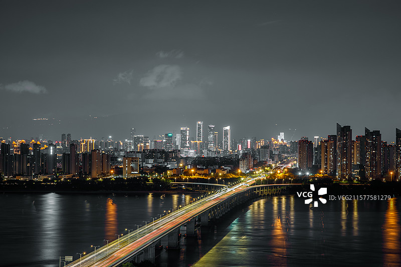 远眺福州市中心，乌龙江，鼓山，橘园洲大桥图片素材