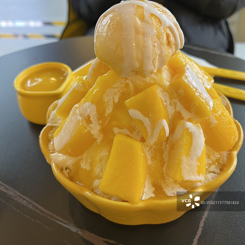 芒果绵绵冰甜品图片素材