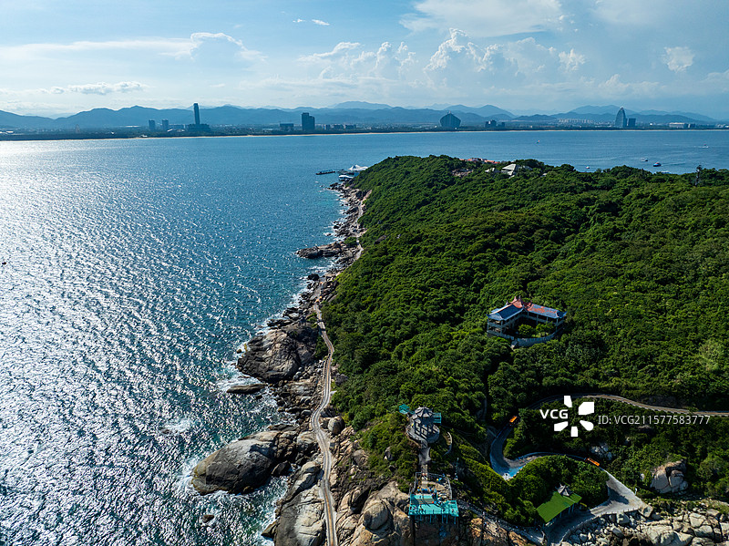 航拍三亚蜈支洲岛全景海浪海水礁石游艇沙滩图片素材