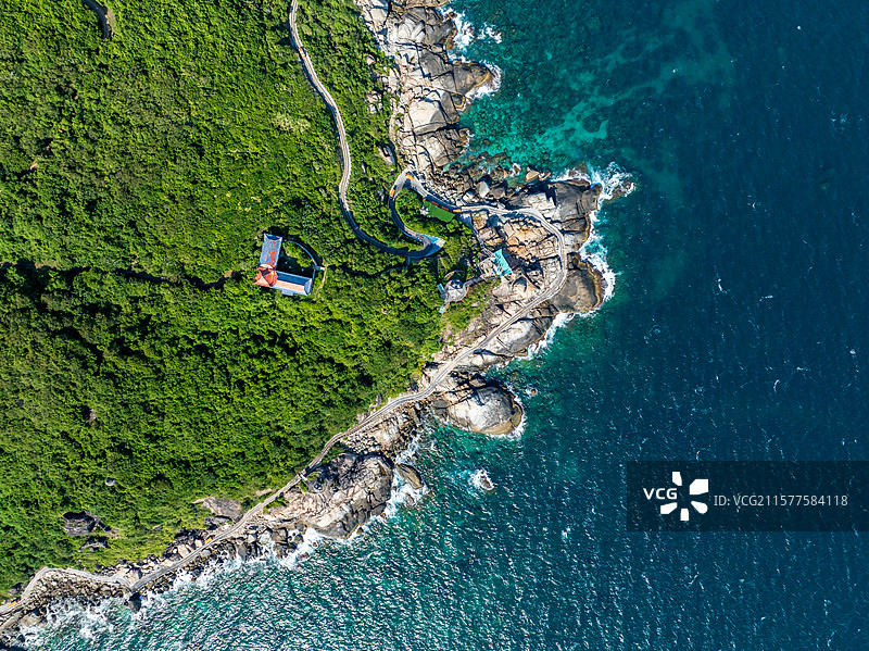 航拍三亚蜈支洲岛全景海浪海水礁石游艇沙滩图片素材