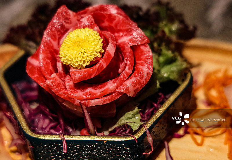 牛肉花生牛肉火锅摆盘食物图片素材