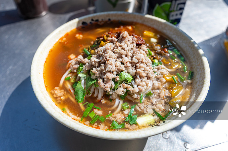 云南大理剑川特色美食双盖帽饵丝图片素材