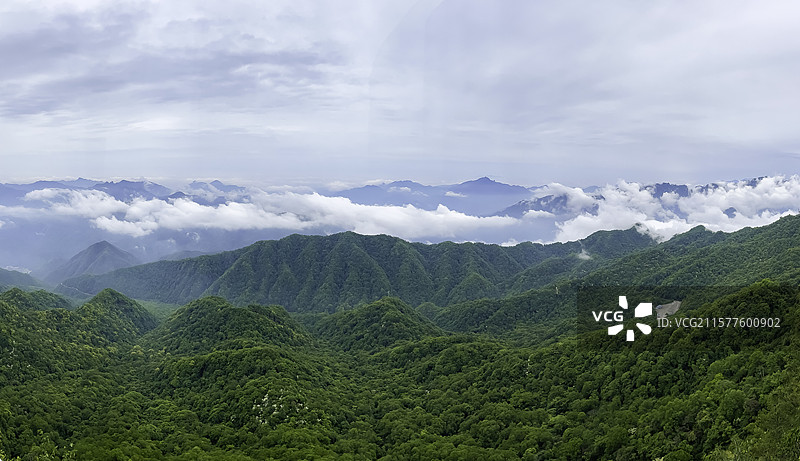 陕西岚皋县南宫山俯瞰群山云雾飘渺图片素材