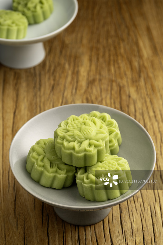 荷花糕抹茶冰皮月饼绿色糕点绿豆糕中式点心图片素材