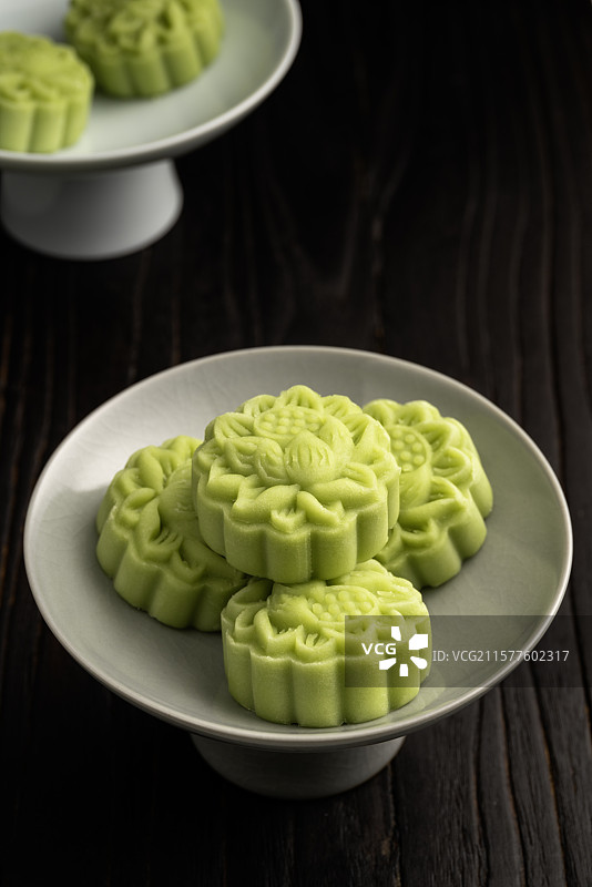 荷花糕抹茶冰皮月饼绿色糕点绿豆糕中式点心图片素材