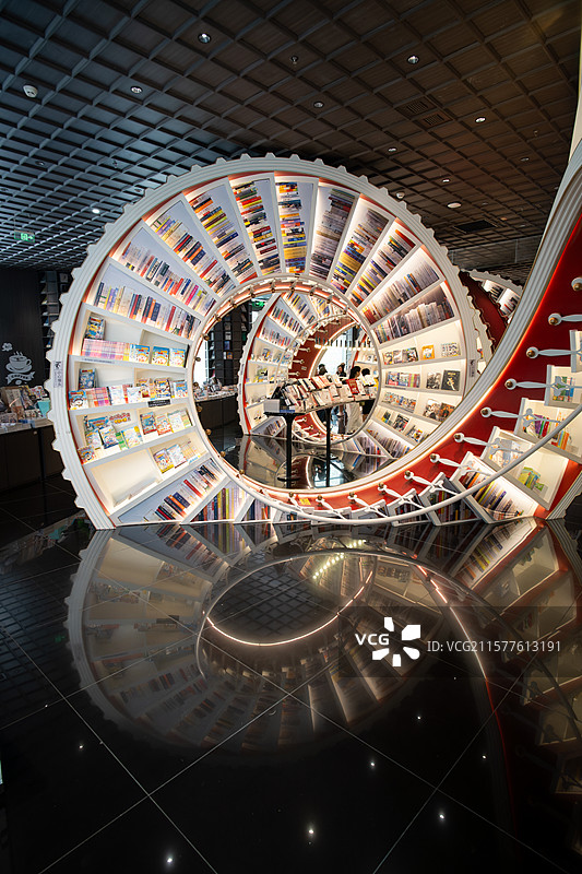 深圳钟书阁：书海漩涡里的阅读奇旅图片素材