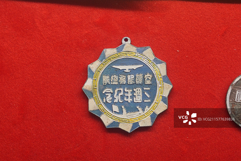 重庆民国空袭服务总队三周年纪念章图片素材
