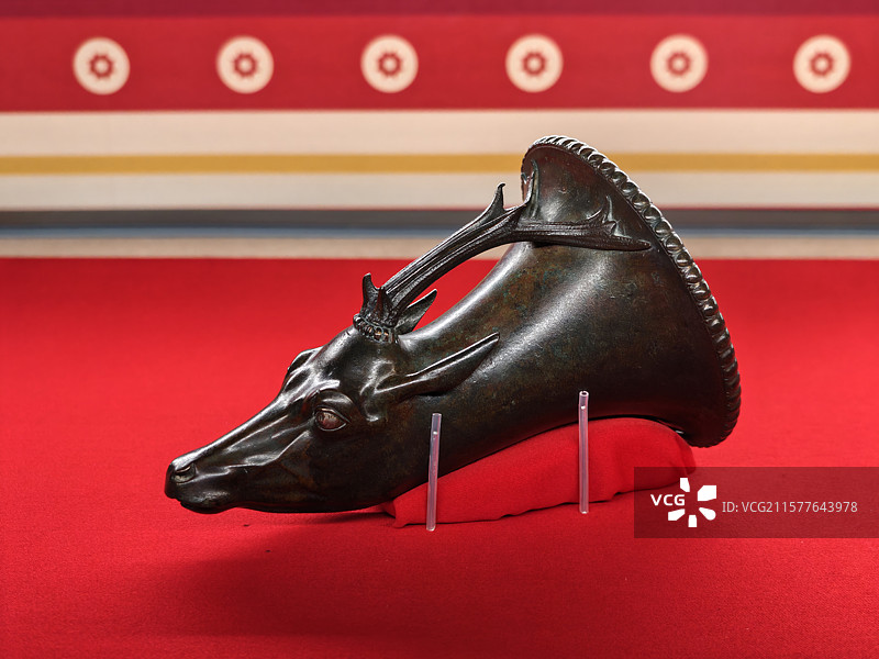 庞贝文物特展青铜制品《鹿头形状的来通杯》图片素材