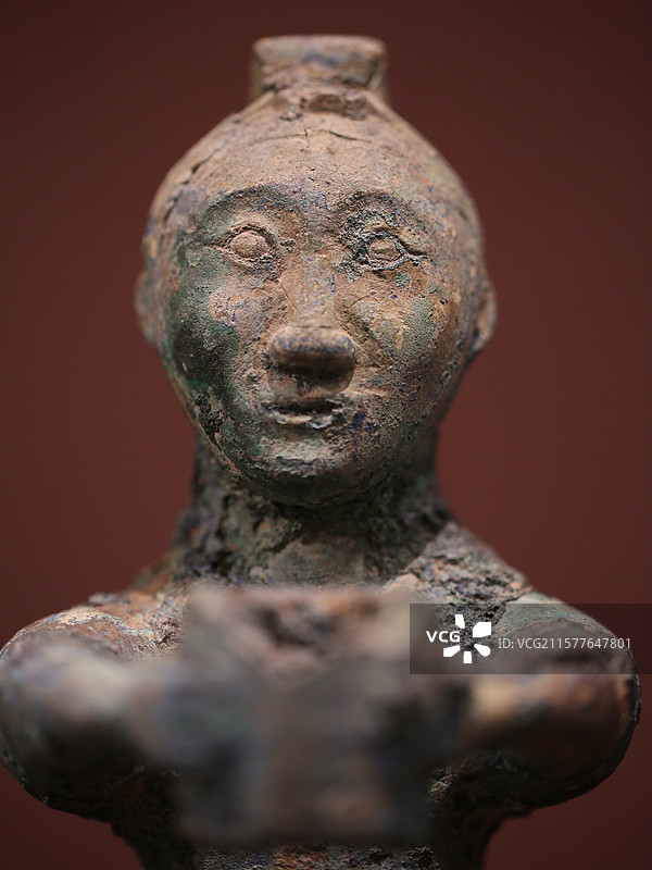 人形青铜器座 战国晚期（公元前275 前221年） 传1923年洛阳金村出土图片素材