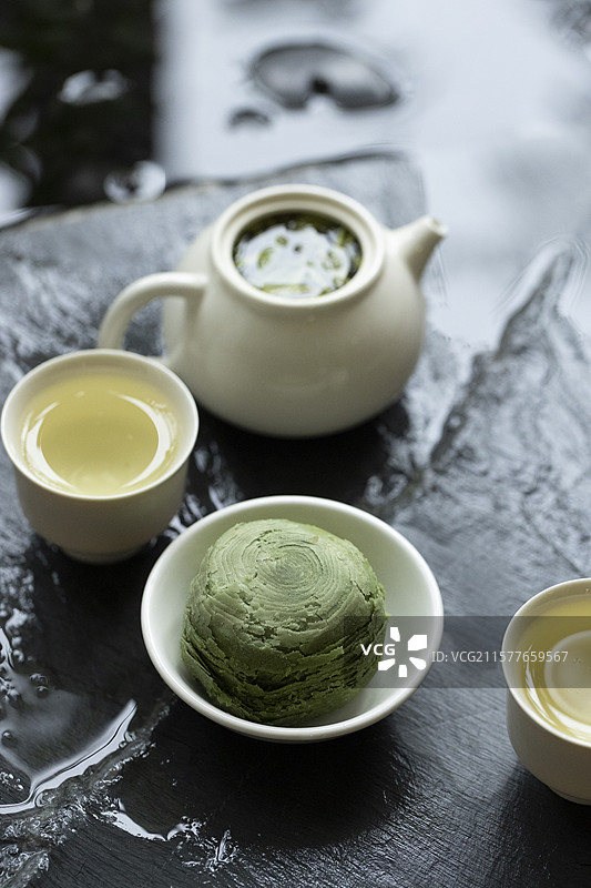 绿茶仙芝竹尖和中式糕点抹茶酥图片素材
