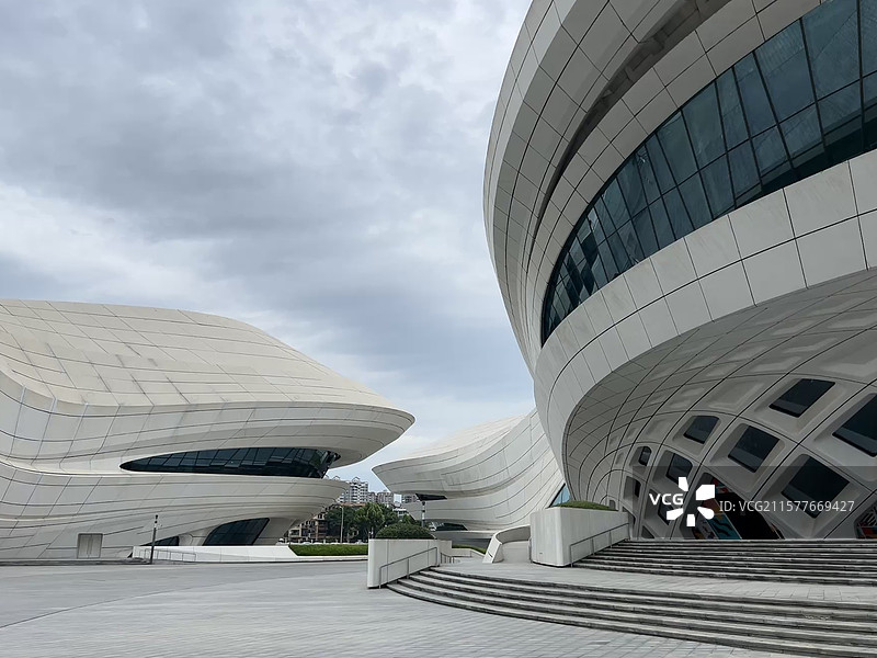 湖南长沙梅溪湖国际文化艺术中心大剧院建筑外部白昼图片素材