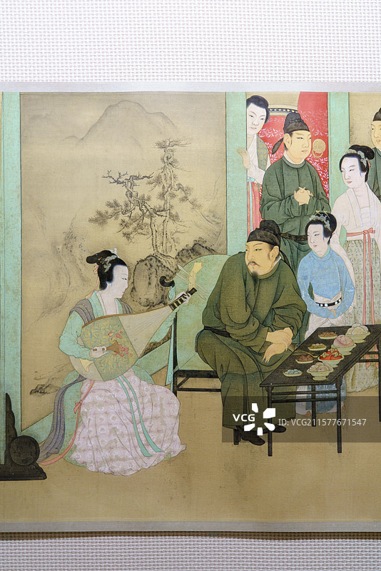 北京荣宝斋“丽人行——荣宝斋藏古代仕女画作品展”五代顾闳中《韩熙载夜宴图》木板水印本局部场景特写图片素材