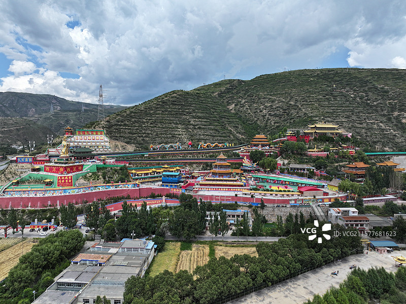 航拍夏季青海湖大美风光图片素材