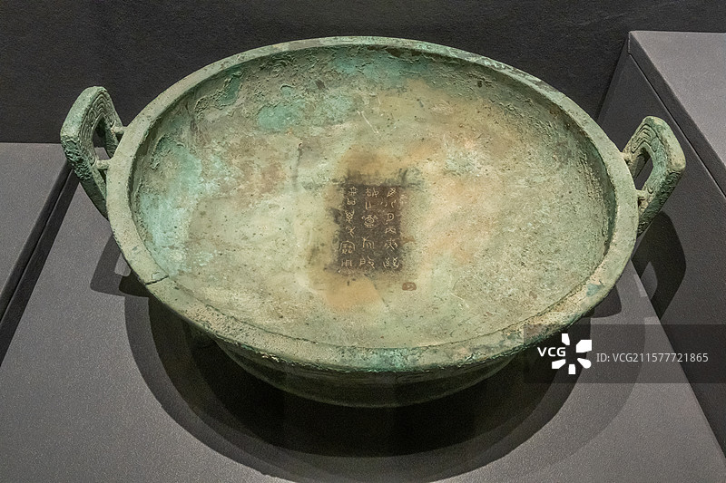 陕西考古博物馆晋姞盘西周晚期2009年韩城梁带村遗址M300图片素材