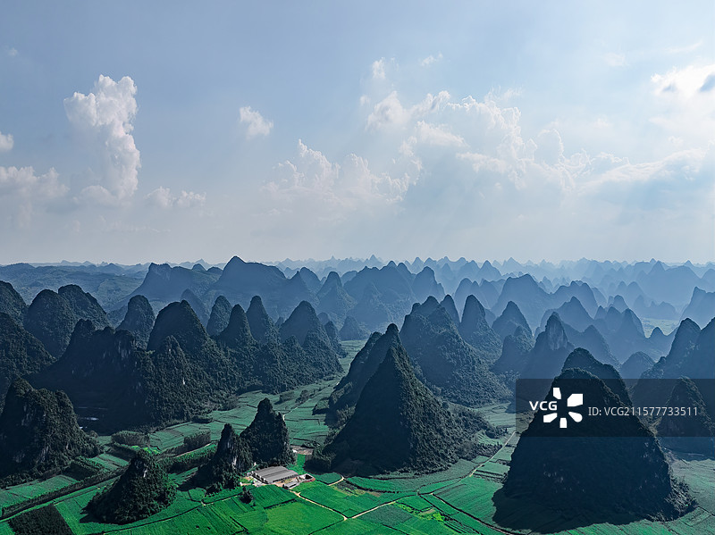 广西柳州柳南区喀斯特田园地貌航拍视角风光图片素材