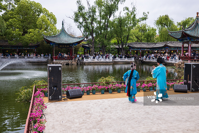 热闹五一 昆明掠影：五一节的昆明市，交通繁忙，公园热闹 活动丰富，街市热络 ，是旅行者热衷的目的地。图片素材