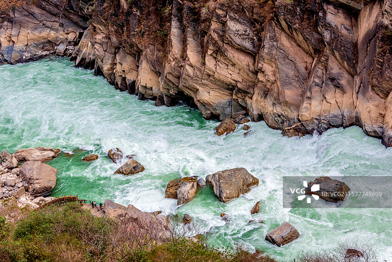 中国云南迪庆香格里拉虎跳峡峡谷风光图片素材