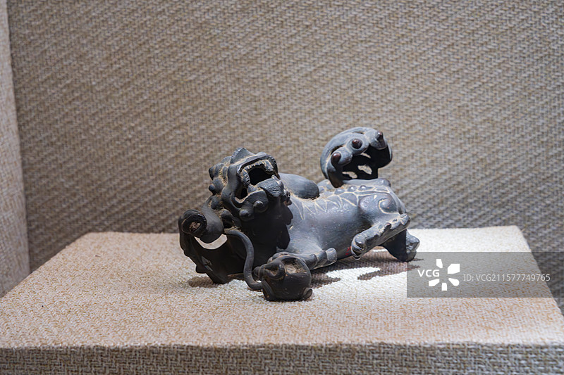 古代石雕神兽雕像图片素材