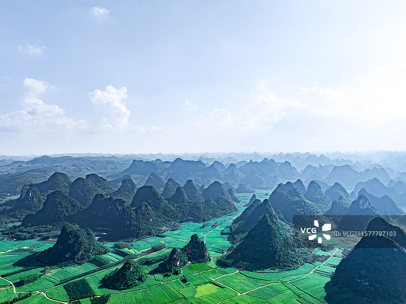 广西柳州柳南区喀斯特地貌田园航拍视角风光图片素材