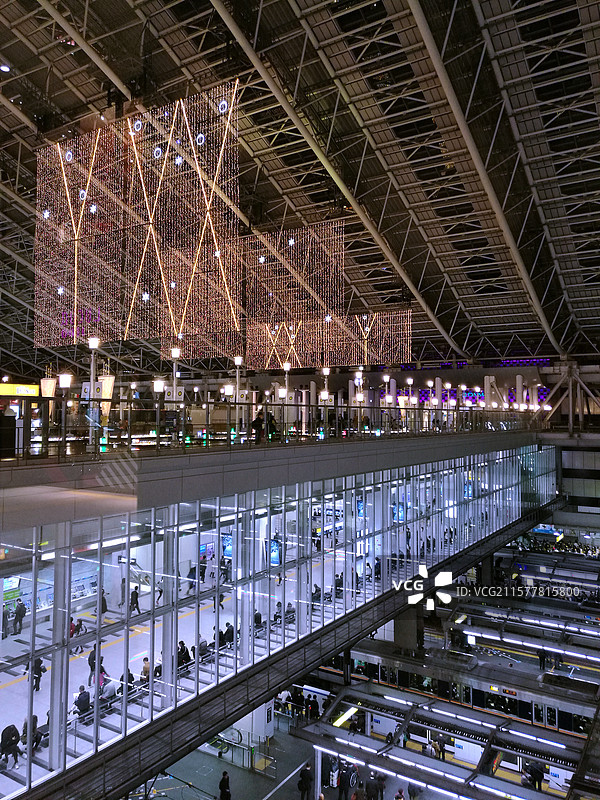 日本关西大阪站JR新干线夜景图片素材