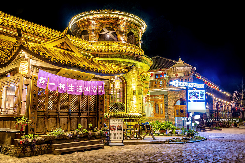 中国云南大理沙溪古镇寺登街夜景图片素材