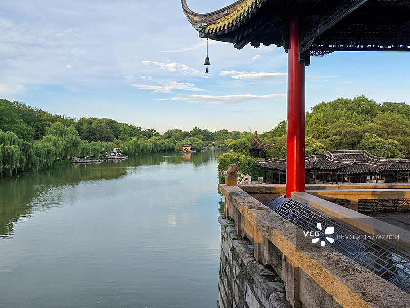 夕阳下，扬州瘦西湖莲花桥建筑风景图片素材