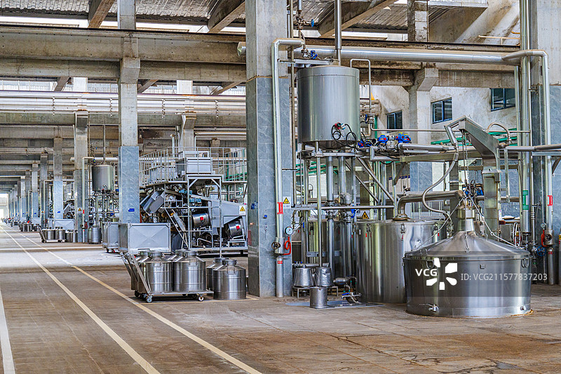 白酒工业化生产线车间图片素材