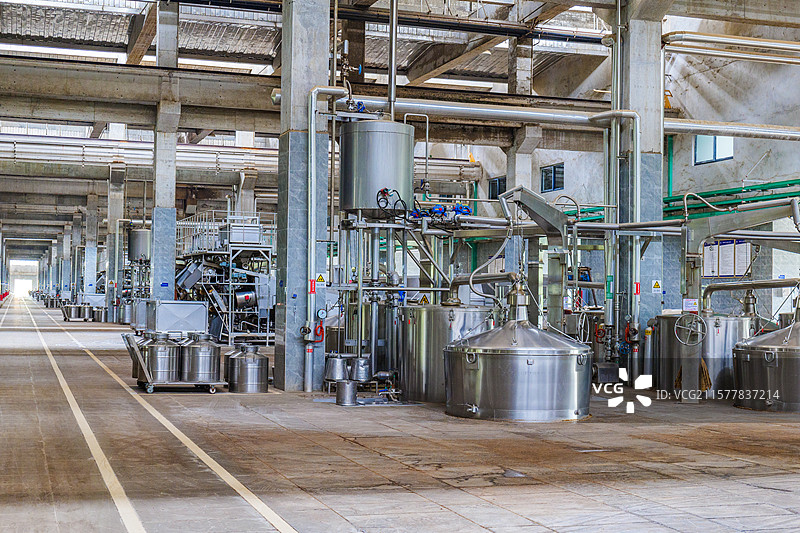 白酒工业化生产线车间图片素材