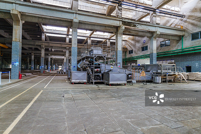 白酒工业化生产线车间图片素材