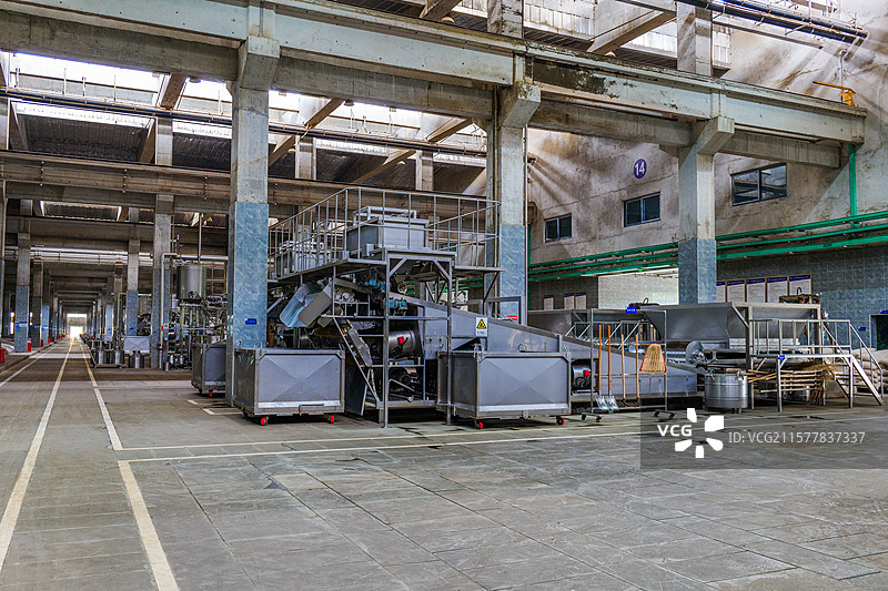 白酒工业化生产线车间图片素材