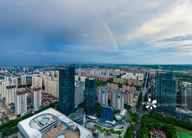 河南洛阳：强对流天气过后，天空彩虹乍现！图片素材
