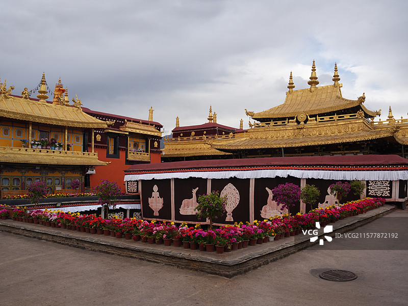 大昭寺金顶的侧面图片素材