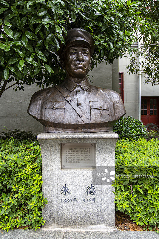 南昌八一起义纪念馆内的朱德雕像景观图片素材