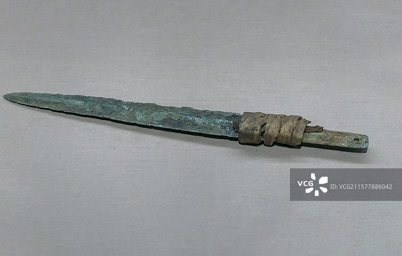 贵州省博物馆多彩贵州历史文化展：柳叶形铜剑（西汉，青铜，赫章可乐M318出土，贵州省博物馆藏）图片素材