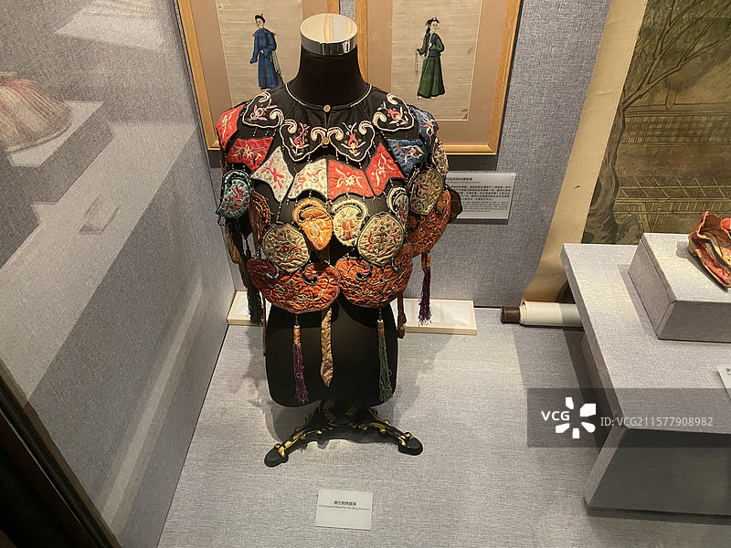 清代刺绣披肩图片素材