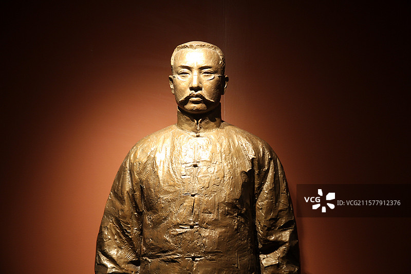 烈士李大钊先生铜像图片素材