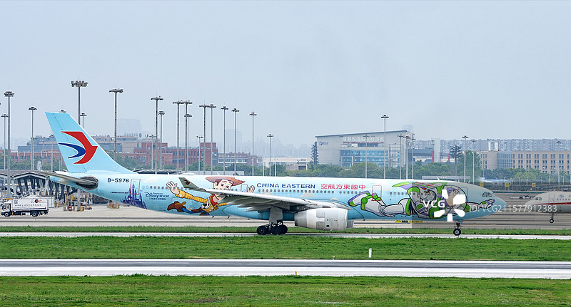 中国东方航空-巴斯光年彩绘机A330图片素材