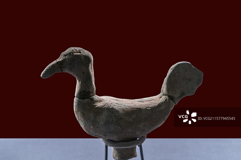贵州省博物馆多彩贵州历史文化展：陶鸡（汉晋，陶，习水土城袁家坳崖墓出土，贵州省博物馆藏）图片素材