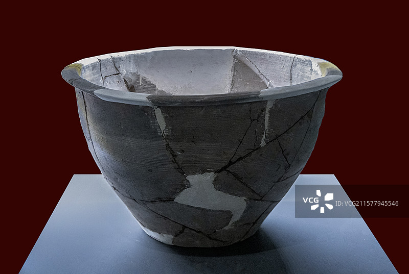 贵州省博物馆多彩贵州历史文化展：陶甑（汉晋，陶，习水土城袁家坳崖墓出土，贵州省博物馆藏）图片素材